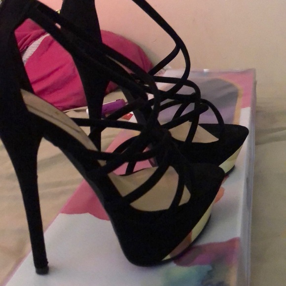 Strappy heels - Picture 2 of 2